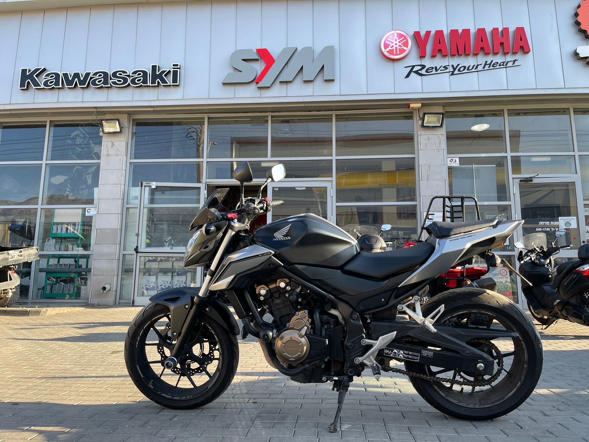 MT09